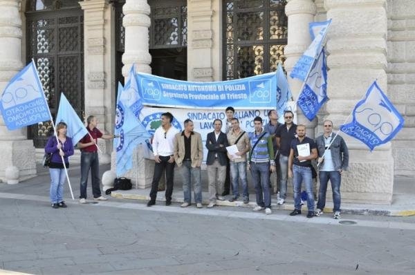 110930-Manifestazione Piazza Unita (2)